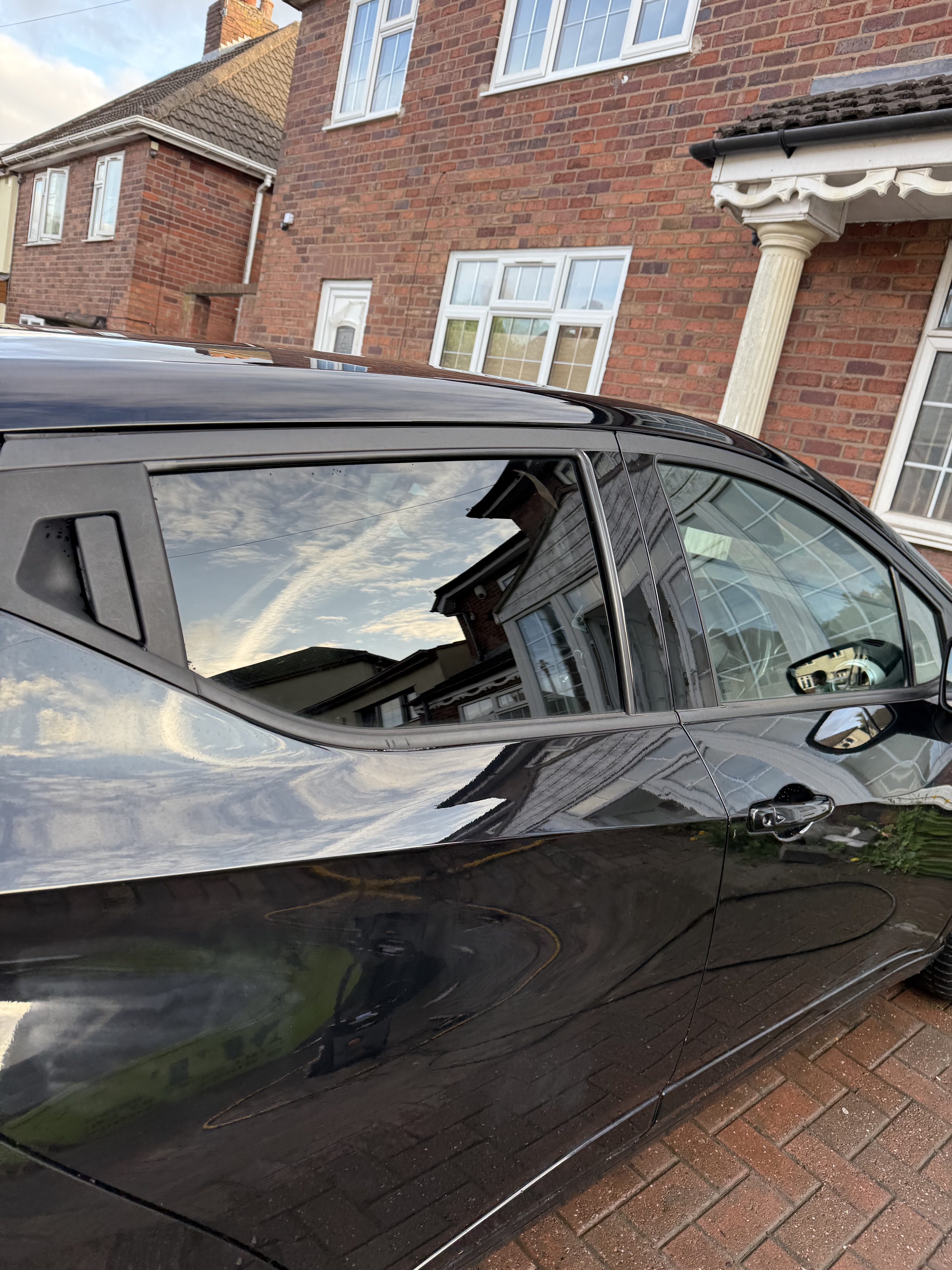 Detailed black paint with mirror clarity